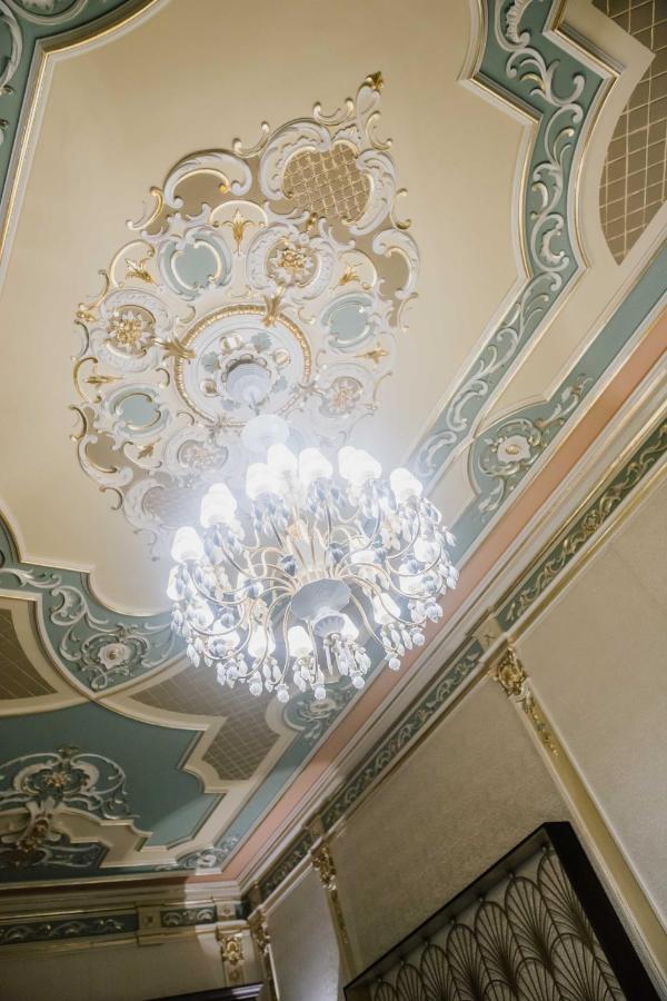Myr Palacio Vallier Walencja Zewnętrze zdjęcie Ceiling of the ballroom