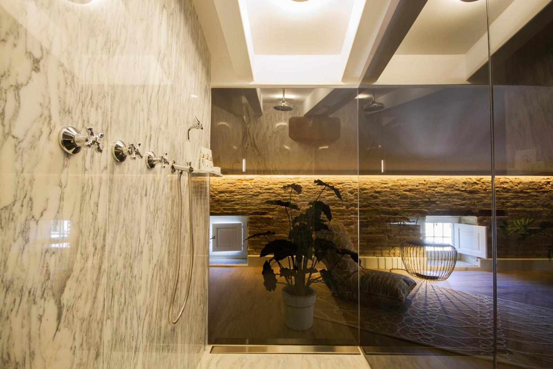 Myr Palacio Vallier Walencja Zewnętrze zdjęcie Bathroom